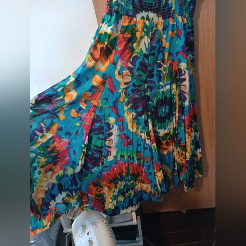Colorful Sleeveless Dress - Picture 2 of 7